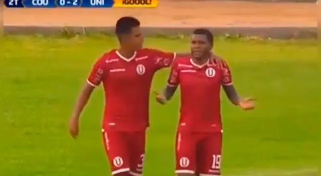 Anthony Osorio celebra su gol con Alberto Quintero.