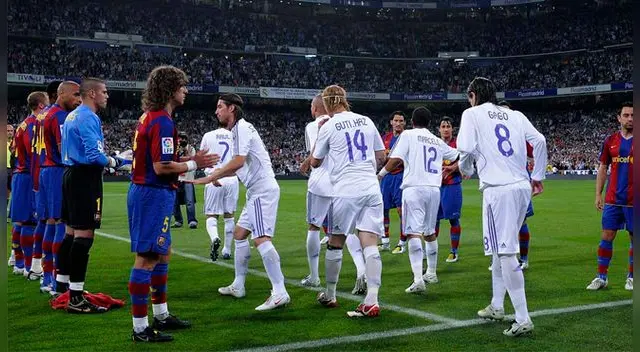 El Barcelona le hizo pasillo al Real Madrid en la temporada 2007-2008.