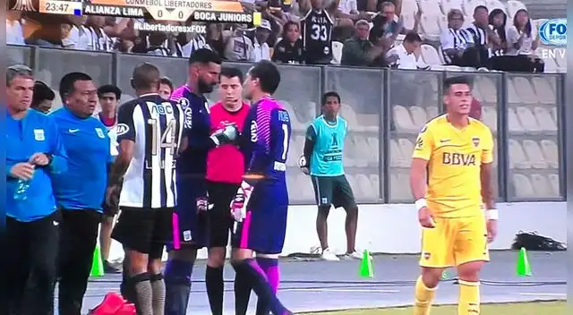Leao Butrón salió de la cancha a los 23 minutos del primer tiempo Leao Butrón salió de la cancha a los 23 minutos del primer tiempo