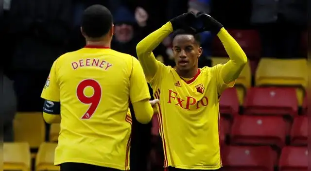 André Carrillo celebra un gol con el Watford.