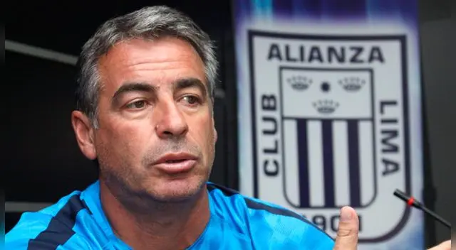 Bengoechea respaldó a sus jugadores en el empate ante Boca.