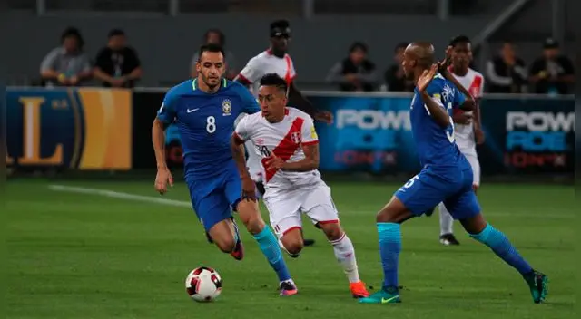 Christian Cueva enfrenta a Renato Augusto y Fernandinho en el Perú-Brasil. Christian Cueva enfrenta a Renato Augusto y Fernandinho en el Perú-Brasil.