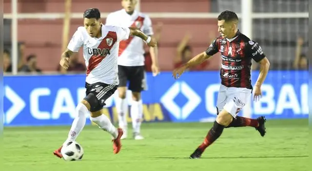 Enzo Pérez conduce el balón en el River Plate-Patronato. Enzo Pérez conduce el balón en el River Plate-Patronato.