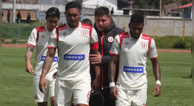 Mauro Cantoro y Alexi Gómez, tras un partido de Universitario.