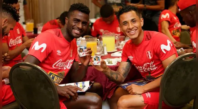 Los jugadores de la selección peruana recibieron el Álbum Panini. Foto: FPF