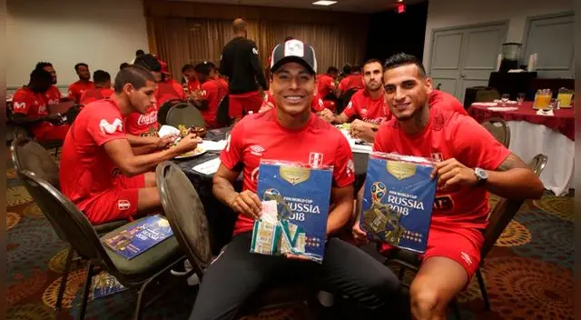 Los jugadores de la selección peruana recibieron el Álbum Panini. Foto: FPF