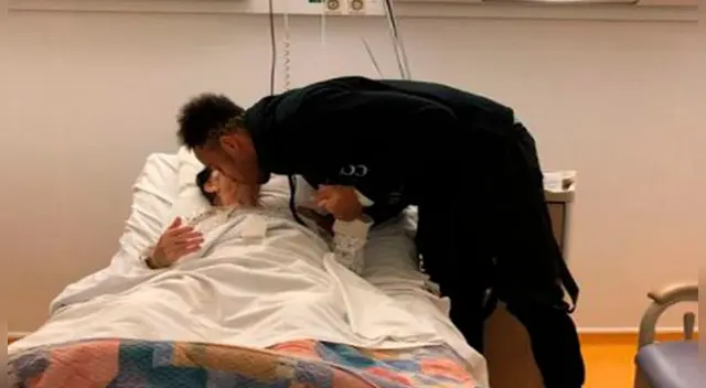 Pierre Emerick Aubameyang suma tres goles en cinco partidos disputados con la vestimenta del Arsenal inglés. Pierre Emerick Aubameyang suma tres goles en cinco partidos disputados con la vestimenta del Arsenal inglés.