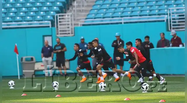 La selección peruana trabajó este jueves en el Hard Rock Stadium previo a su amistoso con Croacia. Foto: Luis Jímenez