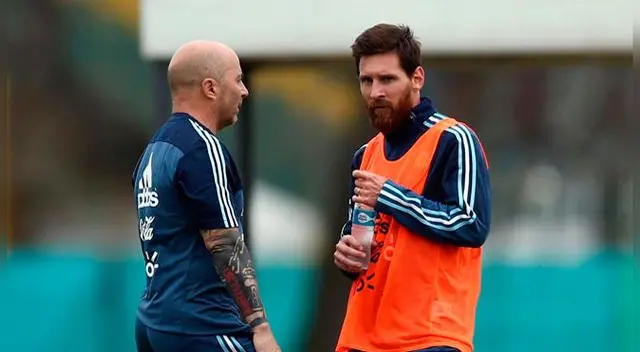 Sampaoli rendido ante Messi.