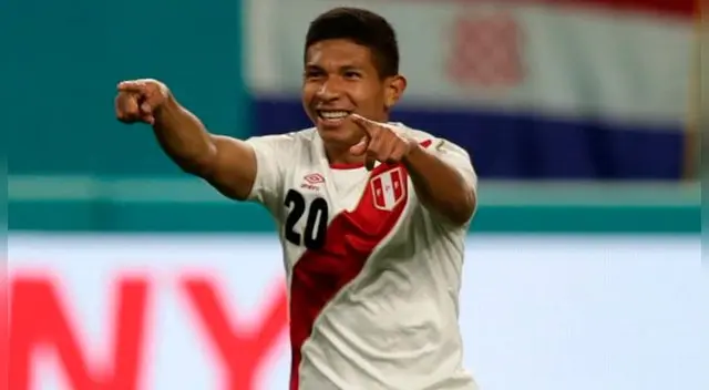 Edison Flores debutó en la selección peruana en el 2013 en un amistoso contra Corea del Sur. Edison Flores debutó en la selección peruana en el 2013 en un amistoso contra Corea del Sur.