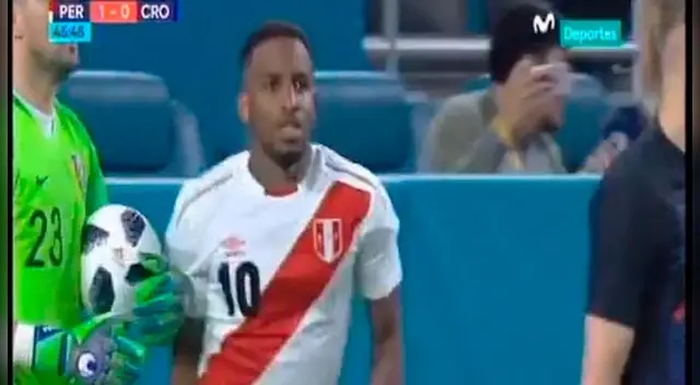 Jefferson Farfán, tras aquella jugada peligrosa de Perú. Jefferson Farfán, tras aquella jugada peligrosa de Perú.