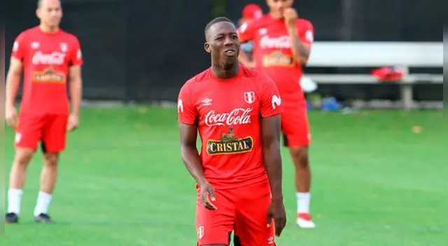 El lateral seguirá como titular mañana ante Islandia. El lateral seguirá como titular mañana ante Islandia.