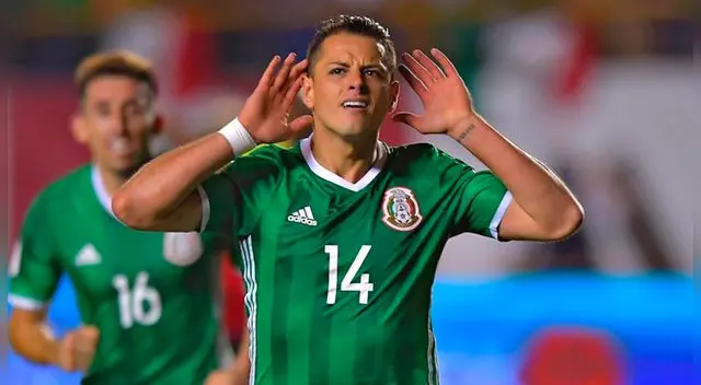 Chicharito Hernández celebra un gol con México. Chicharito Hernández celebra un gol con México.
