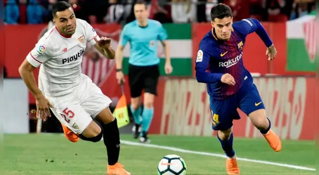 Gabriel Mercado disputa un balón con Philippe Coutinho.