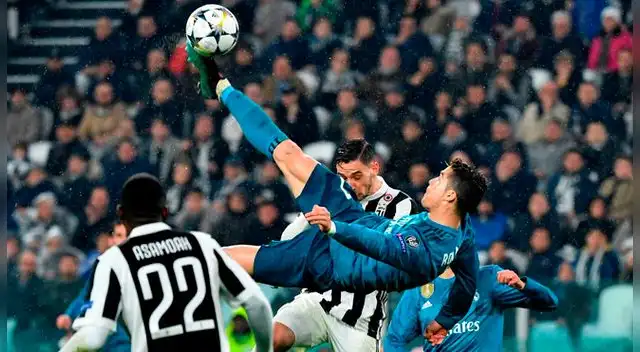 Cristiano más cerca del cielo que del césped.