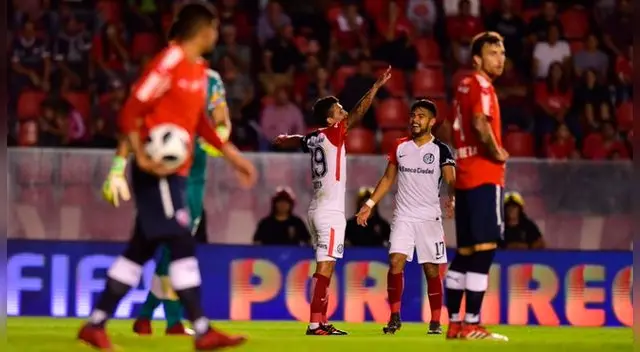 Rubén Botta celebra su gol con San Lorenzo a Independiente. Rubén Botta celebra su gol con San Lorenzo a Independiente.