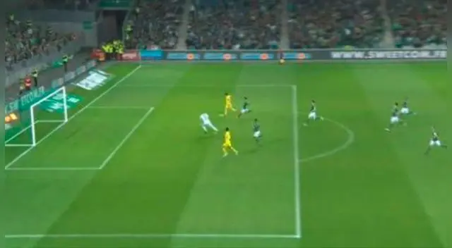 Edinson Cavani fallando un gol hecho en el Saint-Étienne vs. PSG. Edinson Cavani fallando un gol hecho en el Saint-Étienne vs. PSG.