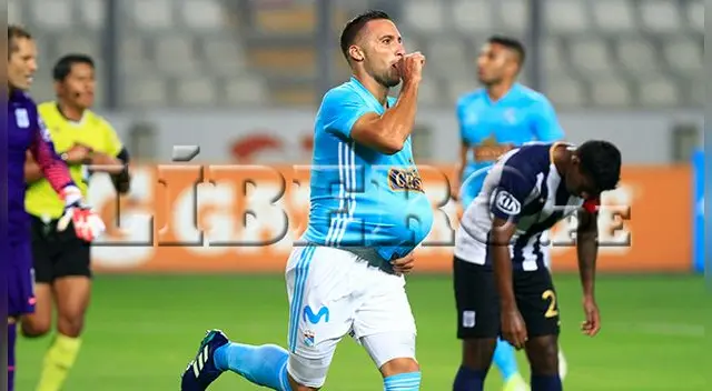 Emanuel Herrera celebra su primer gol a Alianza Lima.