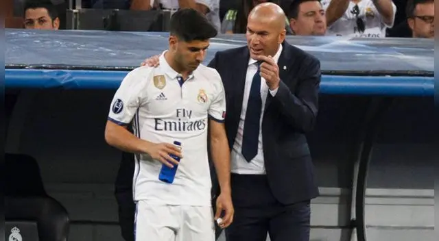 Asensio recibiendo las últimas indicaciones de 'Zizou' antes de entrar al ruedo.