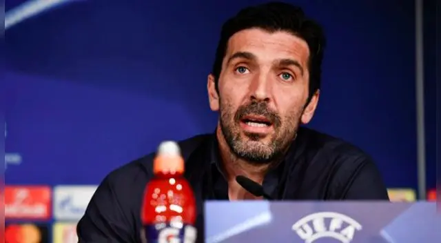 Gianluigi Buffon juega en la Juventus desde el 2001 Gianluigi Buffon juega en la Juventus desde el 2001