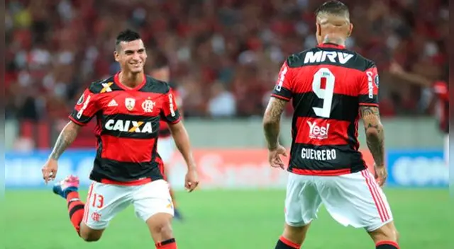 Paolo Guerrero y Miguel Trauco celebran un gol juntos en el Flamengo. Foto: EFE Paolo Guerrero y Miguel Trauco celebran un gol juntos en el Flamengo. Foto: EFE