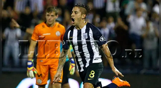 Alejandro Hohberg celebra uno de sus goles a Universitario.