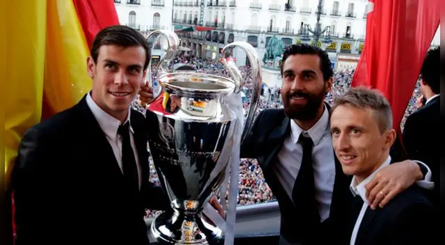El exmadridista Arbeloa junto a Luka Modric y Gareth Bale. El exmadridista Arbeloa junto a Luka Modric y Gareth Bale.