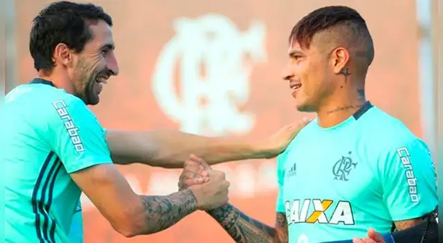 Paolo Guerrero y Alejandro Donatti fueron compañeros en Flamengo en el 2016 y 2017.