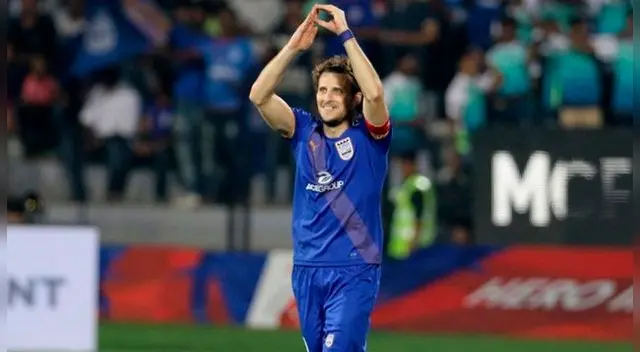 Diego Forlán gritó campeón con el Kitchee. Diego Forlán gritó campeón con el Kitchee.