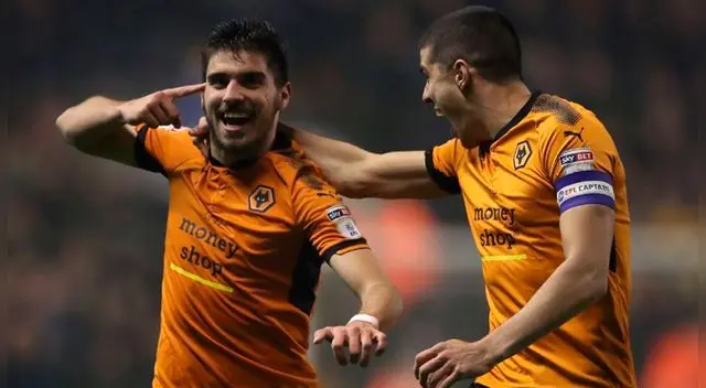 Ruben Neves celebra un gol del Wolverhampton con Conor Coady. Ruben Neves celebra un gol del Wolverhampton con Conor Coady.