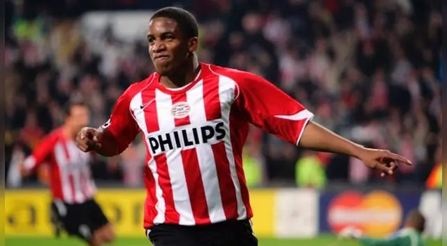 Jefferson Farfán se proclamó cuatro veces campeón con la camiseta de PSV. Jefferson Farfán se proclamó cuatro veces campeón con la camiseta de PSV.