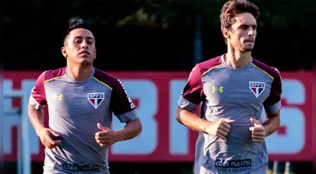 Christian Cueva y Rodrigo Caio durante un entrenamiento de Sao Paulo.