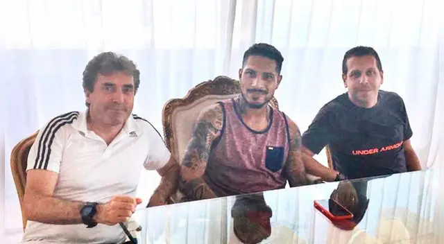 Paolo Guerrero, Néstor Bonillo y Adrián Vaccarini en la casa del delantero. Fuente: FPF