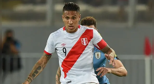 Paolo Guerrero durante el Perú-Uruguay en el Estadio Nacional.
