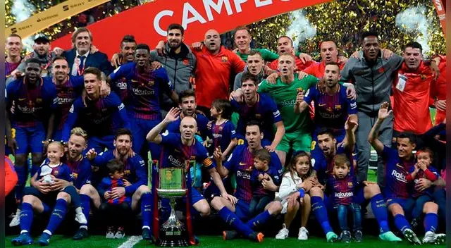 Los jugadores del Barcelona celebran el título de la Copa del Rey. Los jugadores del Barcelona celebran el título de la Copa del Rey.