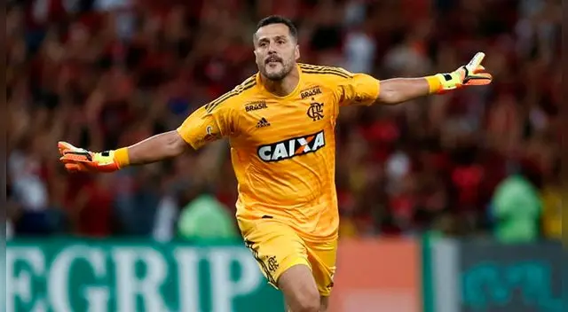 Julio César durante su vuelta olímpica en el Maracaná.