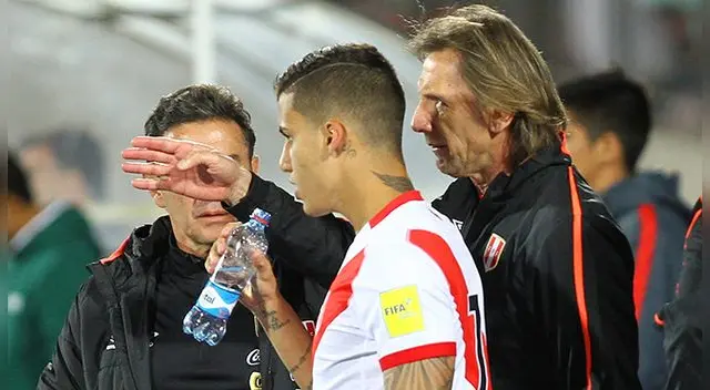Beto da Silva recibe una indicación de Ricardo Gareca. Beto da Silva recibe una indicación de Ricardo Gareca.