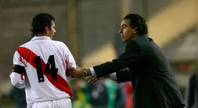 Del Solar lo dirigió en la selección en las Eliminatorias a Sudáfrica 2010. Del Solar lo dirigió en la selección en las Eliminatorias a Sudáfrica 2010.