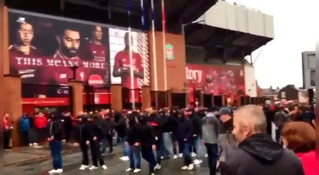 Hinchas de Liverpool y la Roma generaron problemas en las afueras del estadio. Hinchas de Liverpool y la Roma generaron problemas en las afueras del estadio.