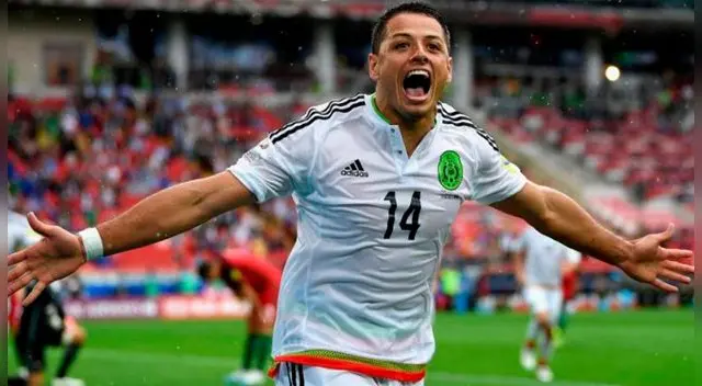 Javier Hernández no se olvida de sus compatriotas y le envía un mensaje a Chivas. Foto: EFE Javier Hernández no se olvida de sus compatriotas y le envía un mensaje a Chivas. Foto: EFE