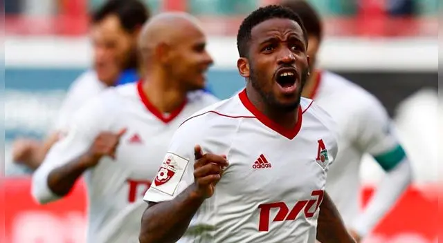 Jefferson Farfán celebra un gol con el Lokomotiv.