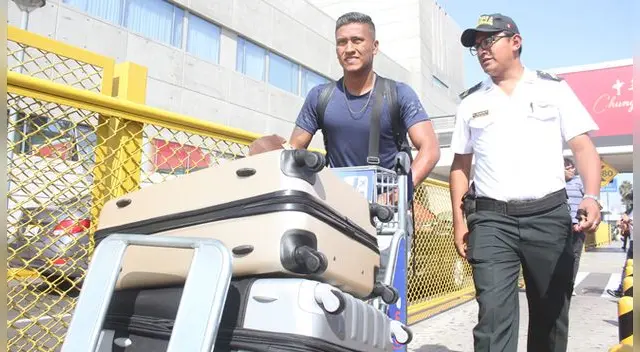 Pedro Aquino, a su llegada a nuestro país. Pedro Aquino, a su llegada a nuestro país.