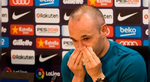 Andrés Iniesta entre lágrimas en la conferencia de prensa. Foto: EFE Andrés Iniesta entre lágrimas en la conferencia de prensa. Foto: EFE
