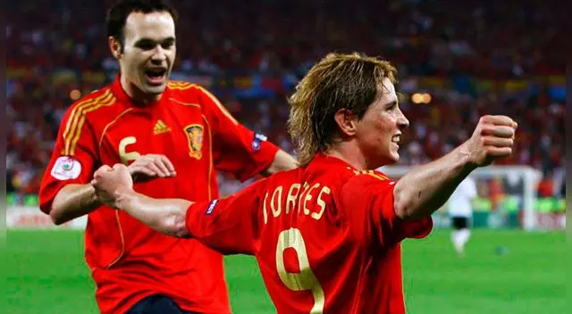 Fernando Torres y Andrés Iniesta en la final de la Eurocopa 2008.