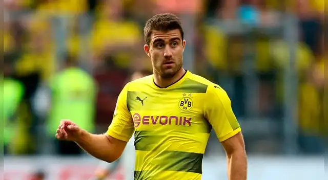 Sokratis Papastathopoulos es tentado por el Arsenal. 