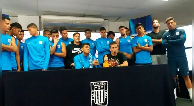 Jugadores de Alianza Lima desmintieron problemas internos y respaldaron a Bengoechea Jugadores de Alianza Lima desmintieron problemas internos y respaldaron a Bengoechea