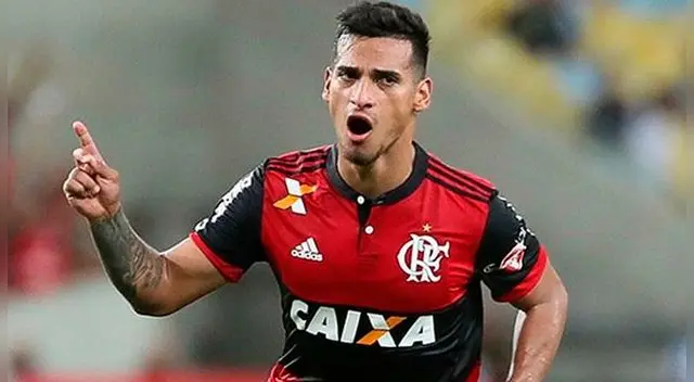 Miguel Trauco puede cambiar de camiseta esta temporada. Foto: EFE