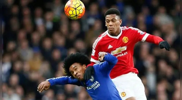 Anthony Martial y Willian intercambiarían camisetas para la siguiente temporada. Foto: EFE