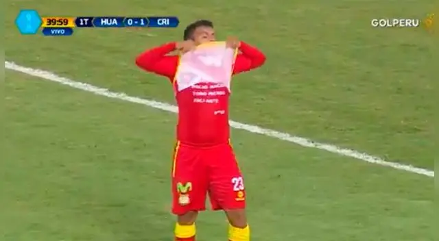 Víctor Peña se lamenta la ocasión ante Sporting Cristal. Víctor Peña se lamenta la ocasión ante Sporting Cristal.