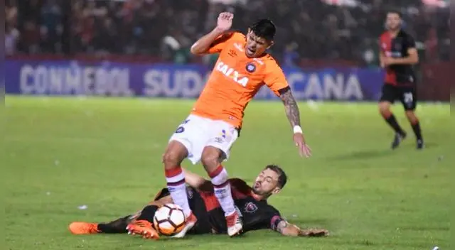 Newell's venció 2-1 al Atlético Paranaense, pero no le alcanzó para clasificar en la Copa Sudamericana Newell's venció 2-1 al Atlético Paranaense, pero no le alcanzó para clasificar en la Copa Sudamericana